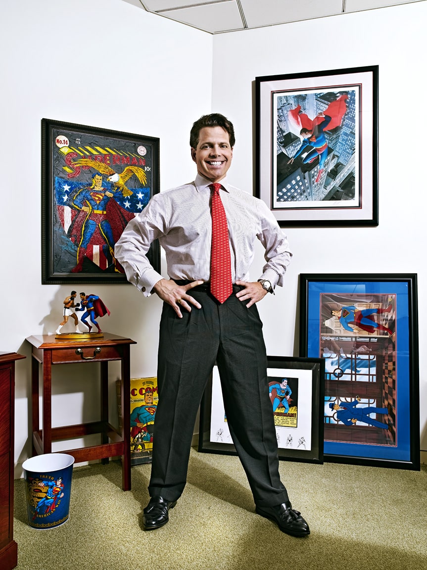 Anthony Scaramucci, sócio-gerente da SkyBridge Capital, fotografado em seu escritório em Manhattan com alguns de suas coleções memoráveis do Super-homem